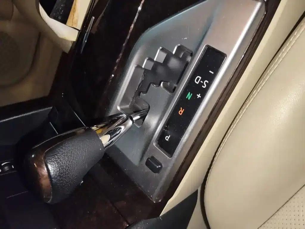 Camry 2015 2.0G Leading Edition — миниатюра 10