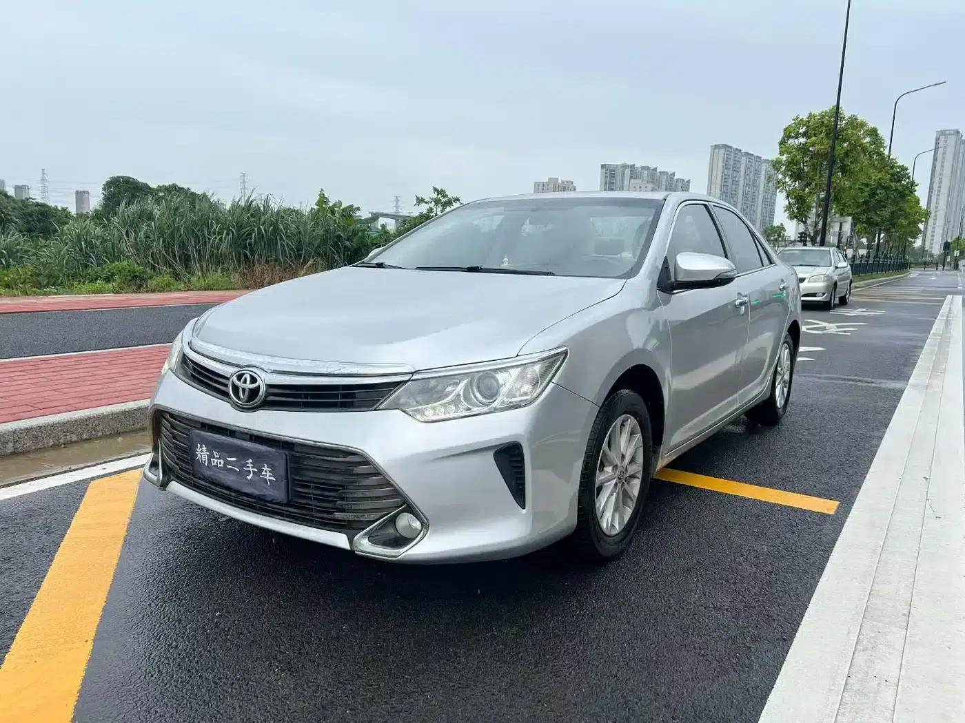 Camry 2015 2.0G Leading Edition — миниатюра 1