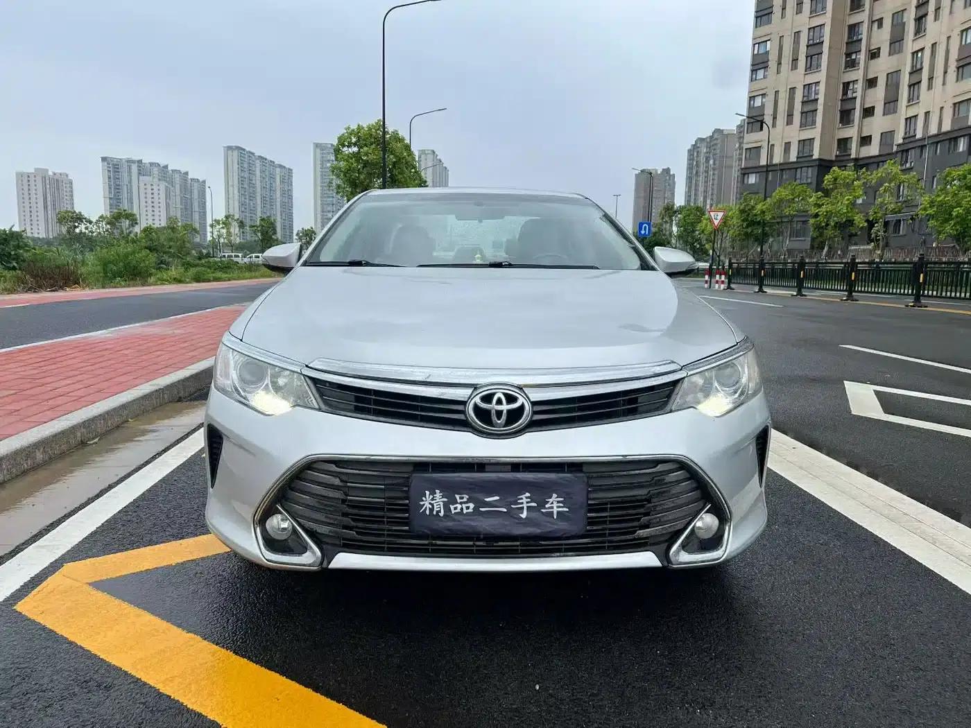 Camry 2015 2.0G Leading Edition — миниатюра 2