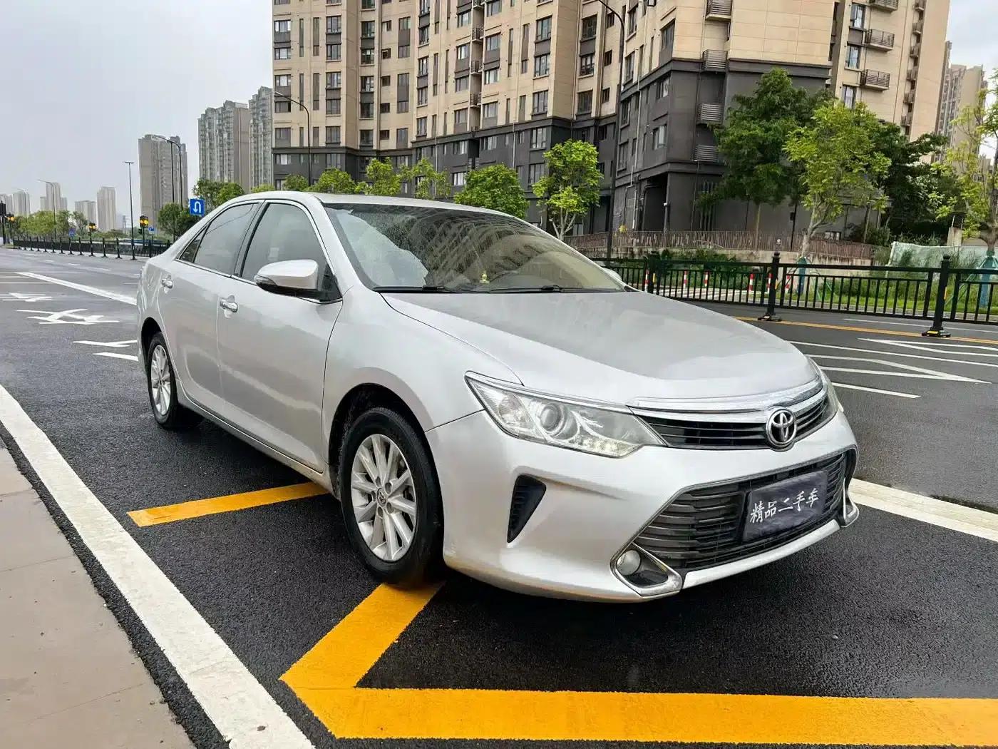 Camry 2015 2.0G Leading Edition — миниатюра 6