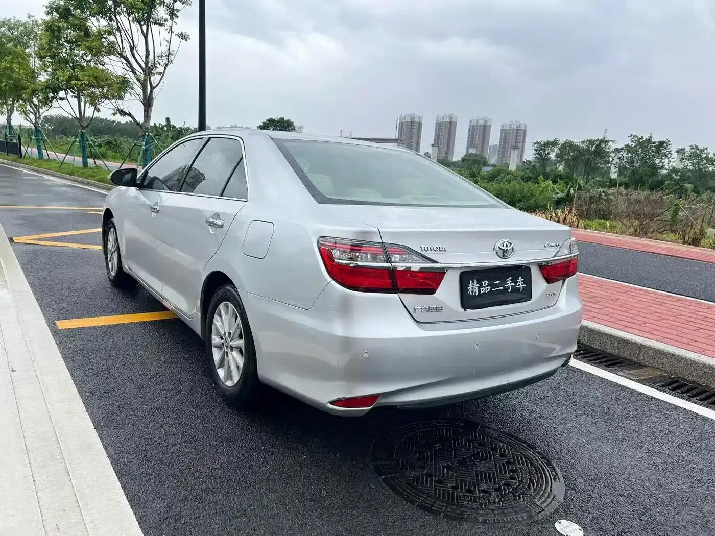 Camry 2015 2.0G Leading Edition — миниатюра 7