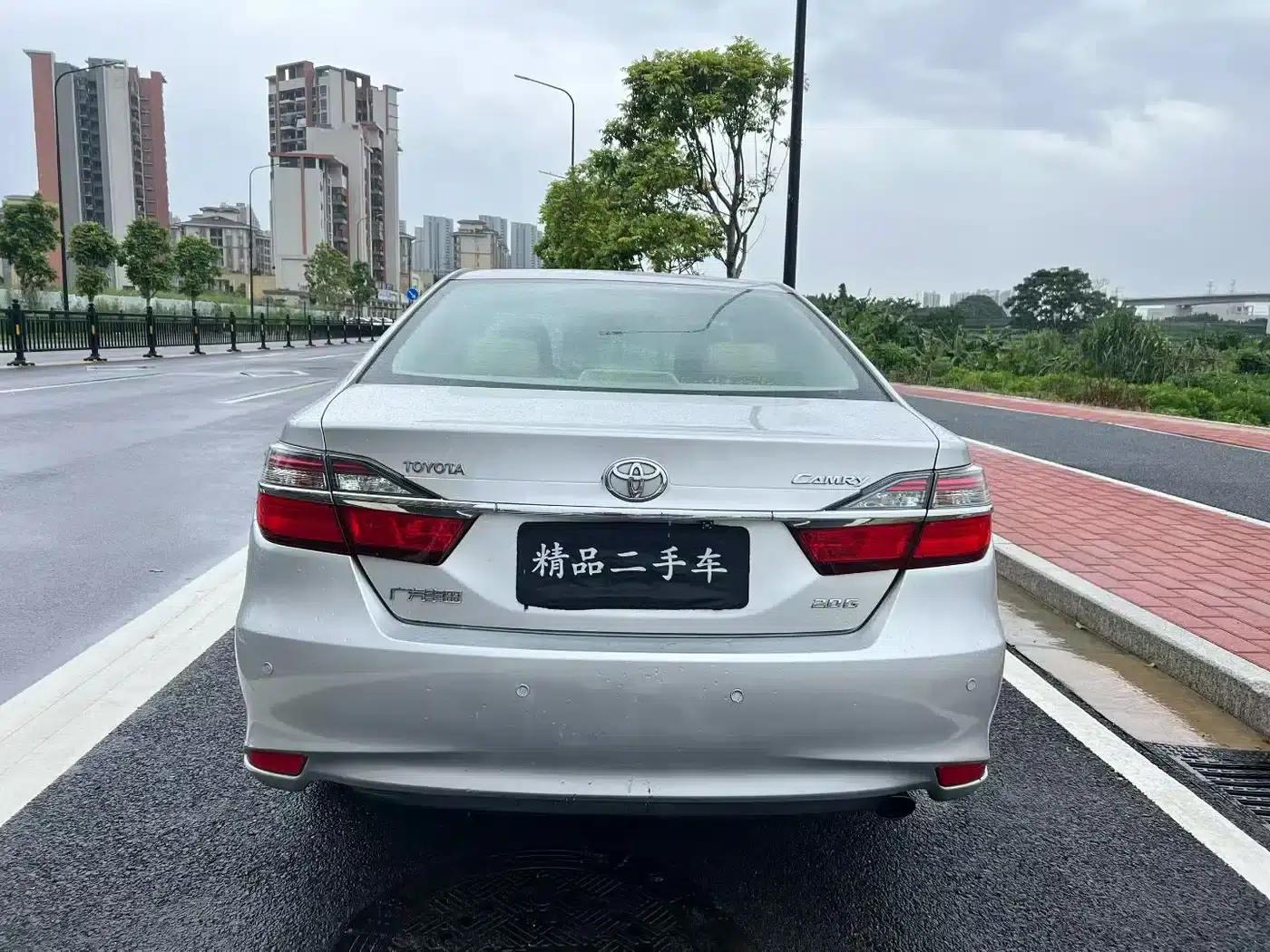 Camry 2015 2.0G Leading Edition — миниатюра 8