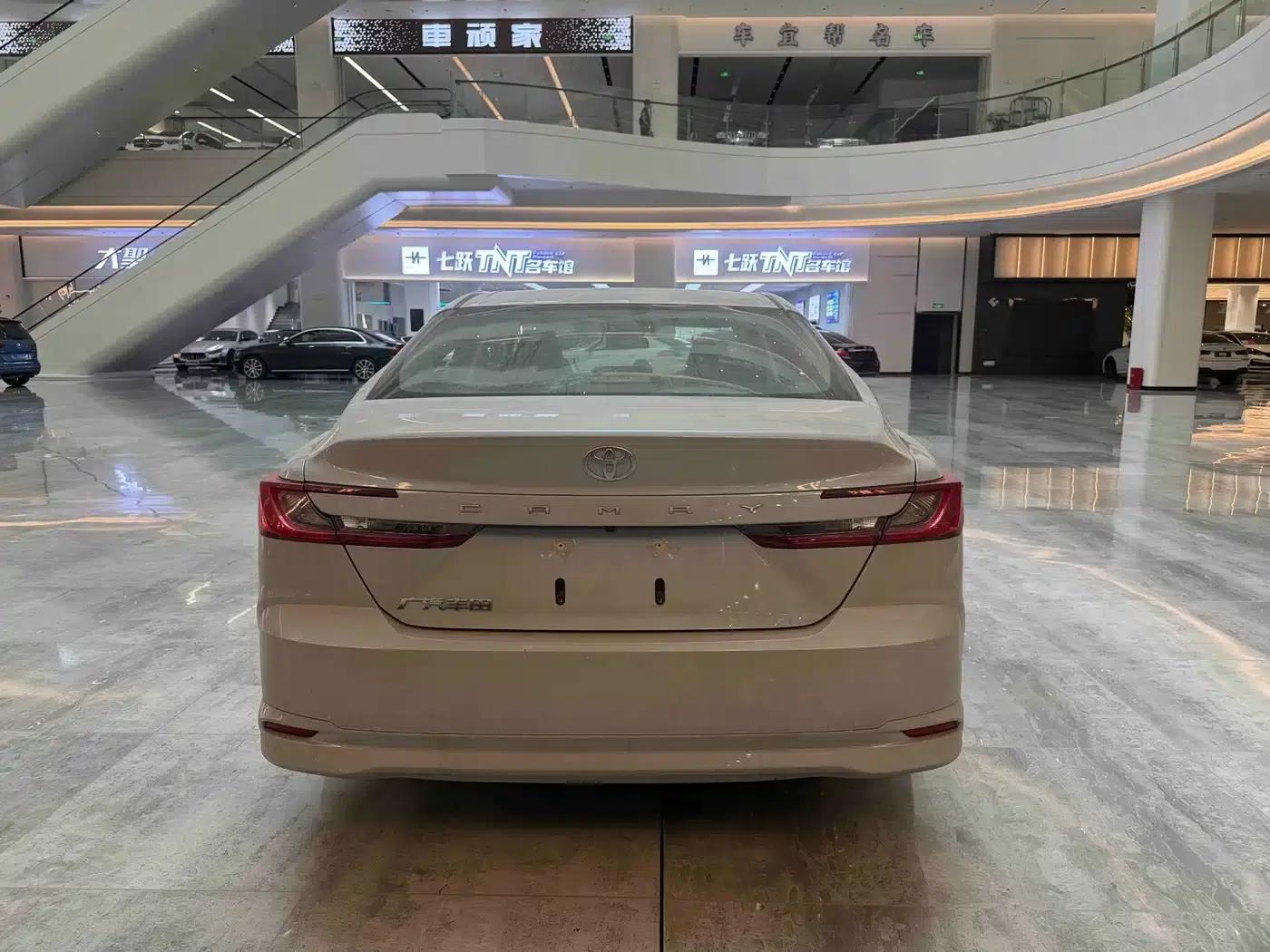 2026 Camry 2.0GVP Luxury Edition — миниатюра 3