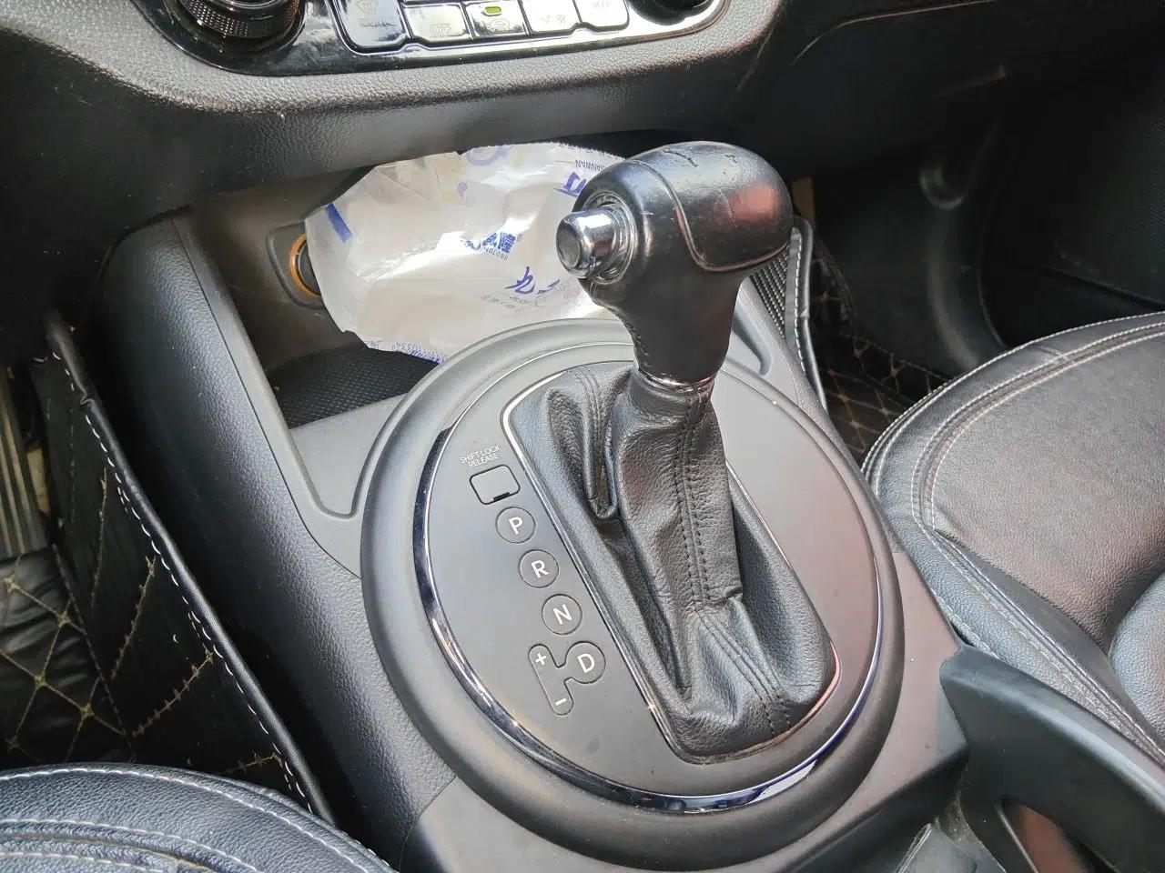 Kia Sportage R 2012 2.0L Automatic Two-Wheel Drive NAVI — миниатюра 14
