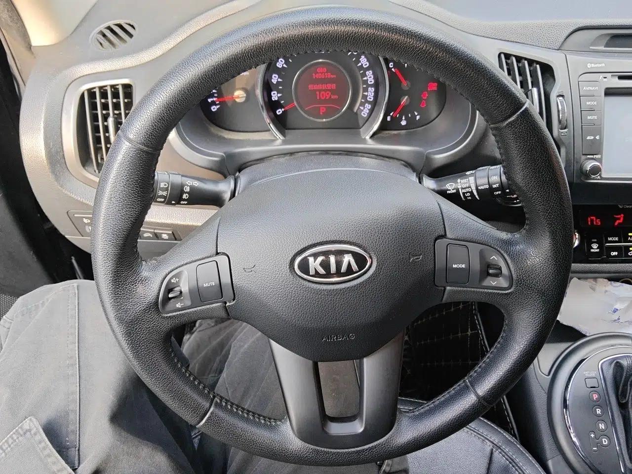 Kia Sportage R 2012 2.0L Automatic Two-Wheel Drive NAVI — миниатюра 10