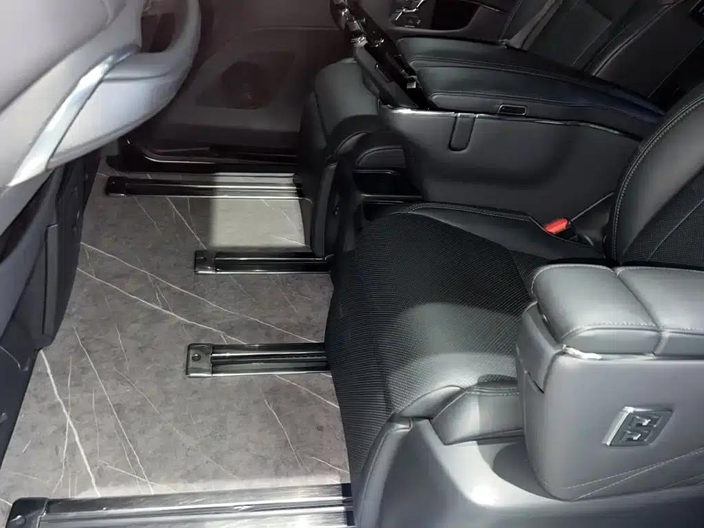 2024 Alphard Hybrid 2.5L Premium Edition — миниатюра 14