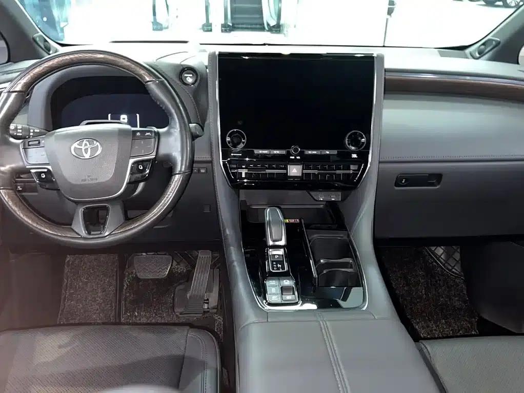 2024 Alphard Hybrid 2.5L Premium Edition — миниатюра 15