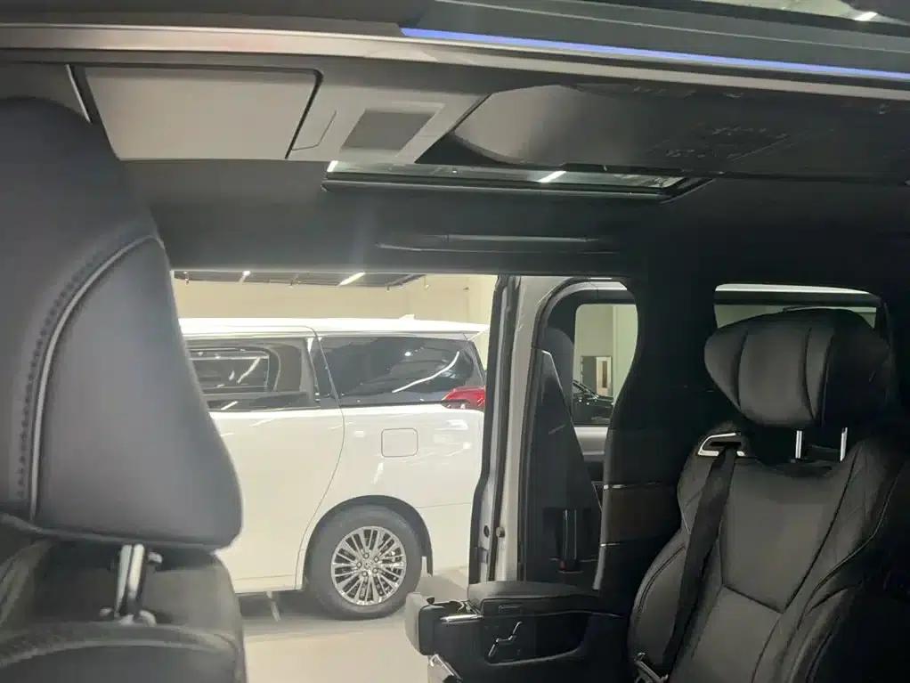 2024 Alphard Hybrid 2.5L Premium Edition — миниатюра 4