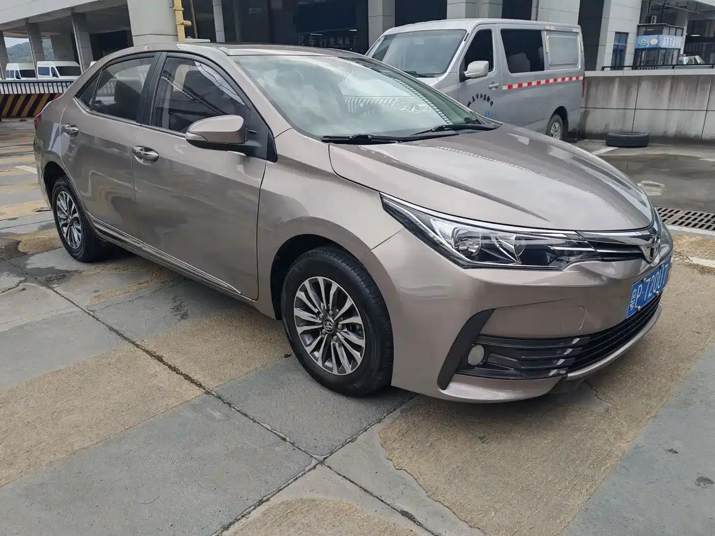 2017 Corolla Facelift 1.2T S-CVT GL-i — миниатюра 3