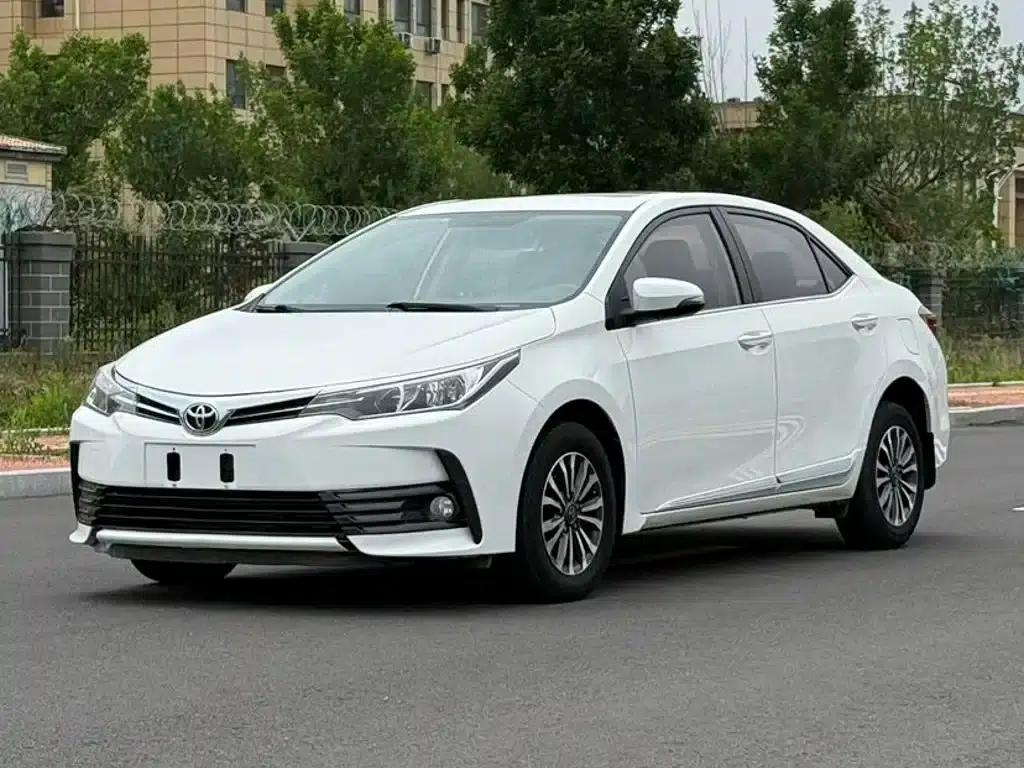 2017 Corolla Facelift 1.2T S-CVT GL-i — миниатюра 3