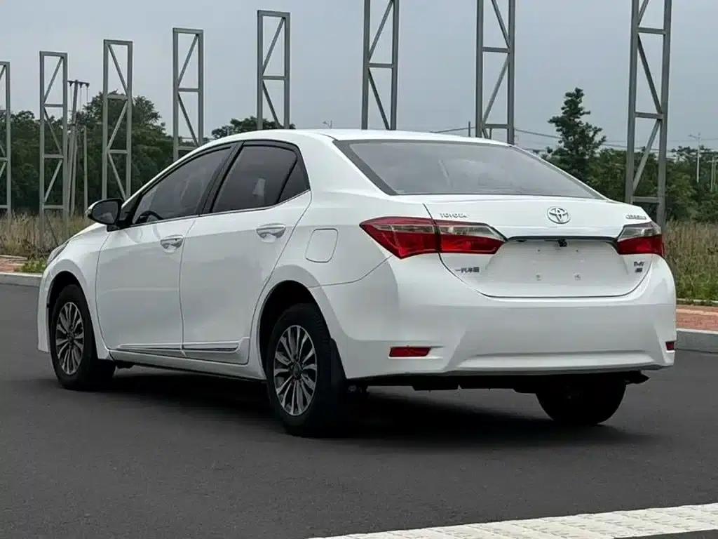 2017 Corolla Facelift 1.2T S-CVT GL-i — миниатюра 4