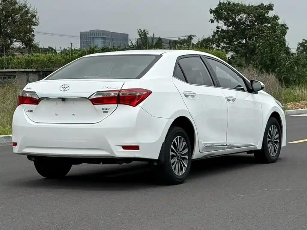 2017 Corolla Facelift 1.2T S-CVT GL-i — миниатюра 6