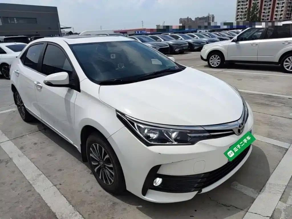 2017 Corolla Facelift 1.2T S-CVT GL-i — миниатюра 4