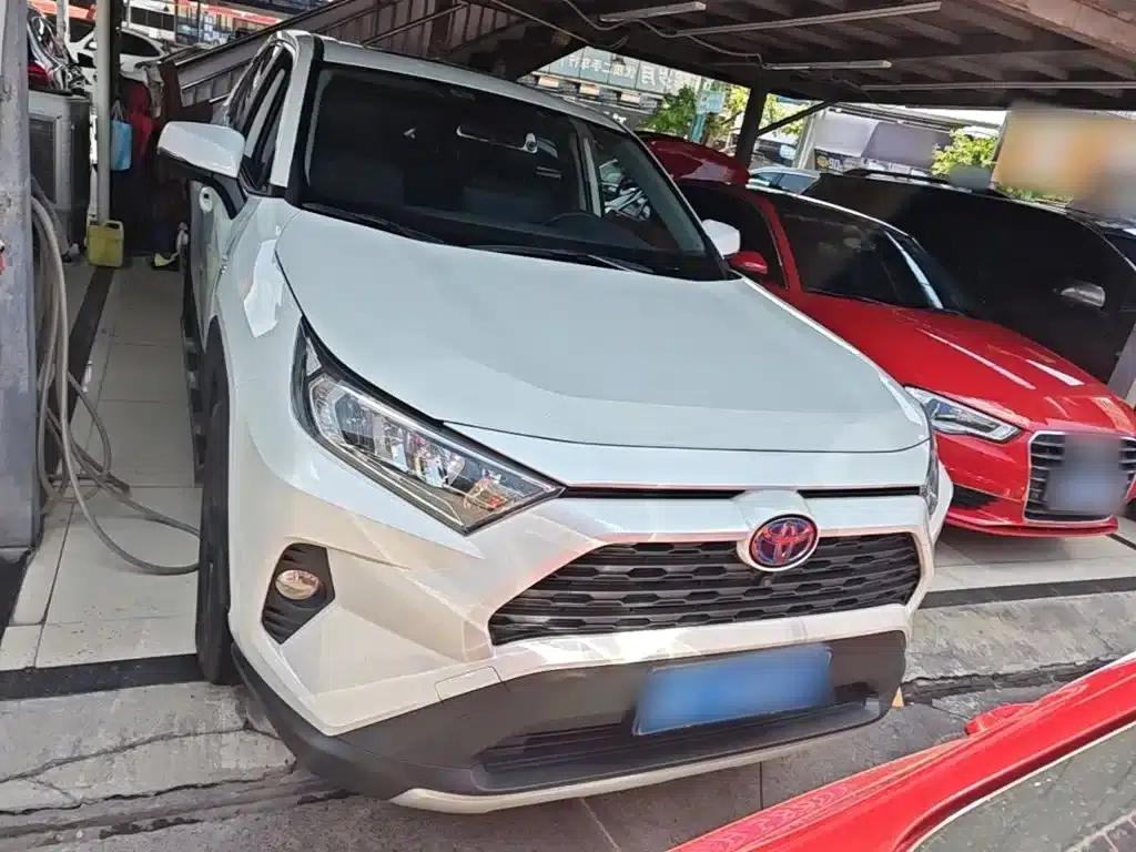 RAV4 2021 Facelift Hybrid 2.5L E-CVT AWD Elite PLUS Edition — миниатюра 3