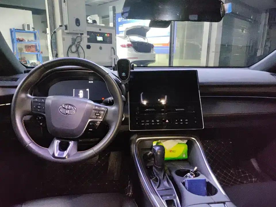 2024 Toyota Avalon Hybrid 2.0L Luxury Edition — миниатюра 3