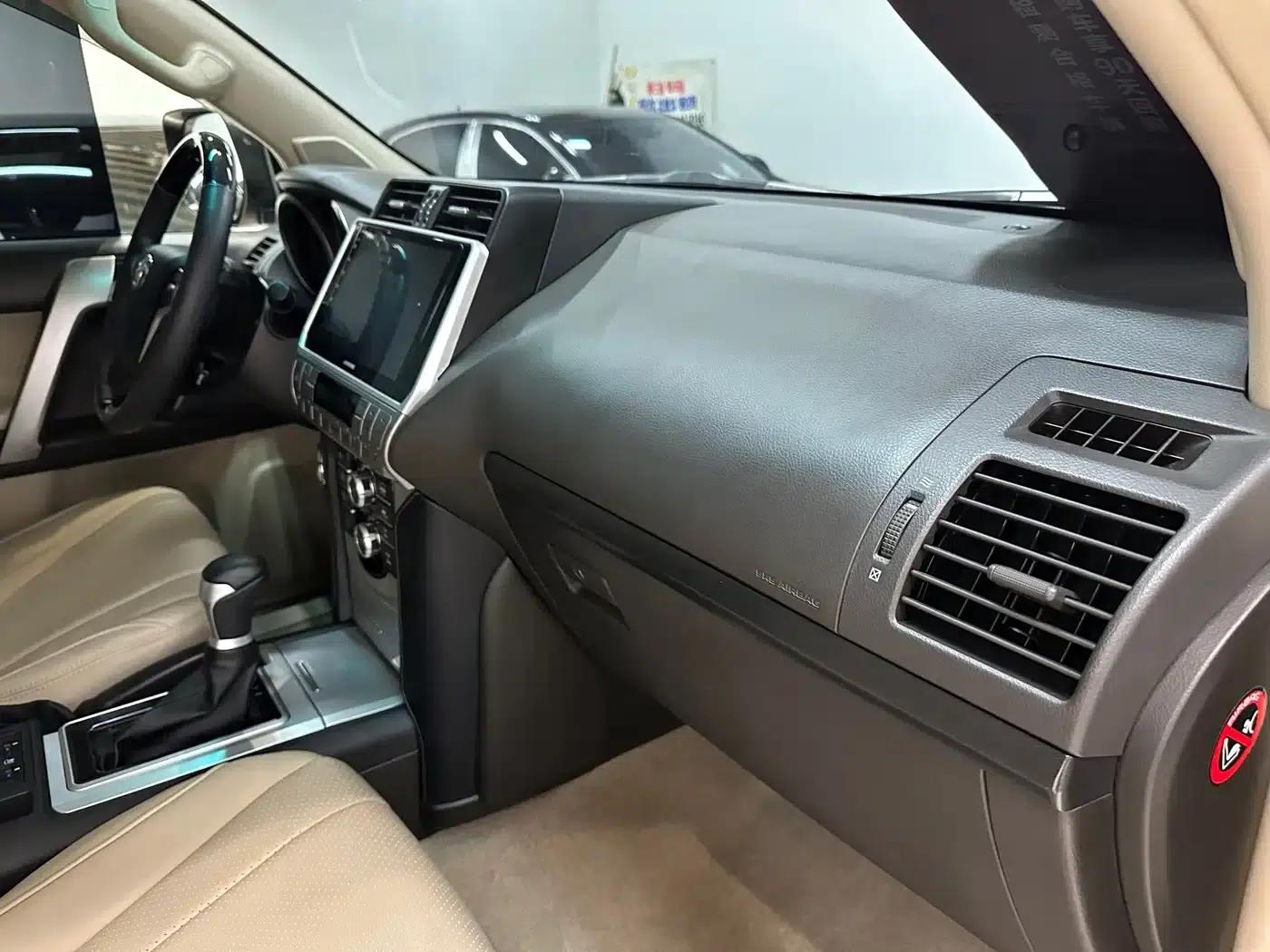 2010 Prado 4.0L Automatic TX-L — миниатюра 18