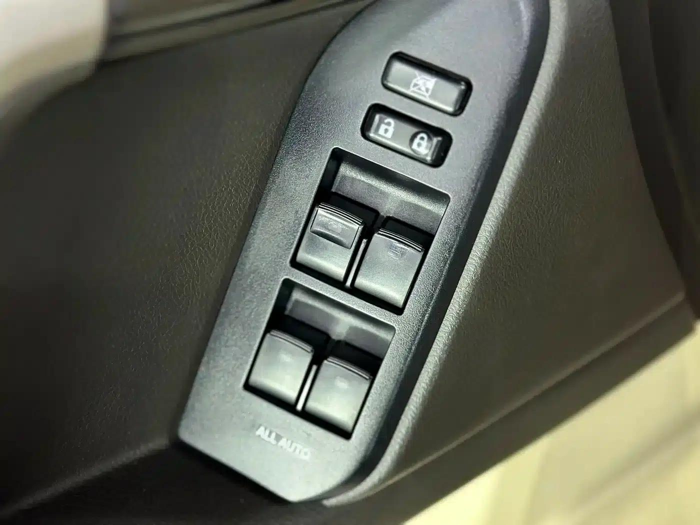 Prado (Imported) 2010 2.7L Automatic Luxury Edition — миниатюра 24