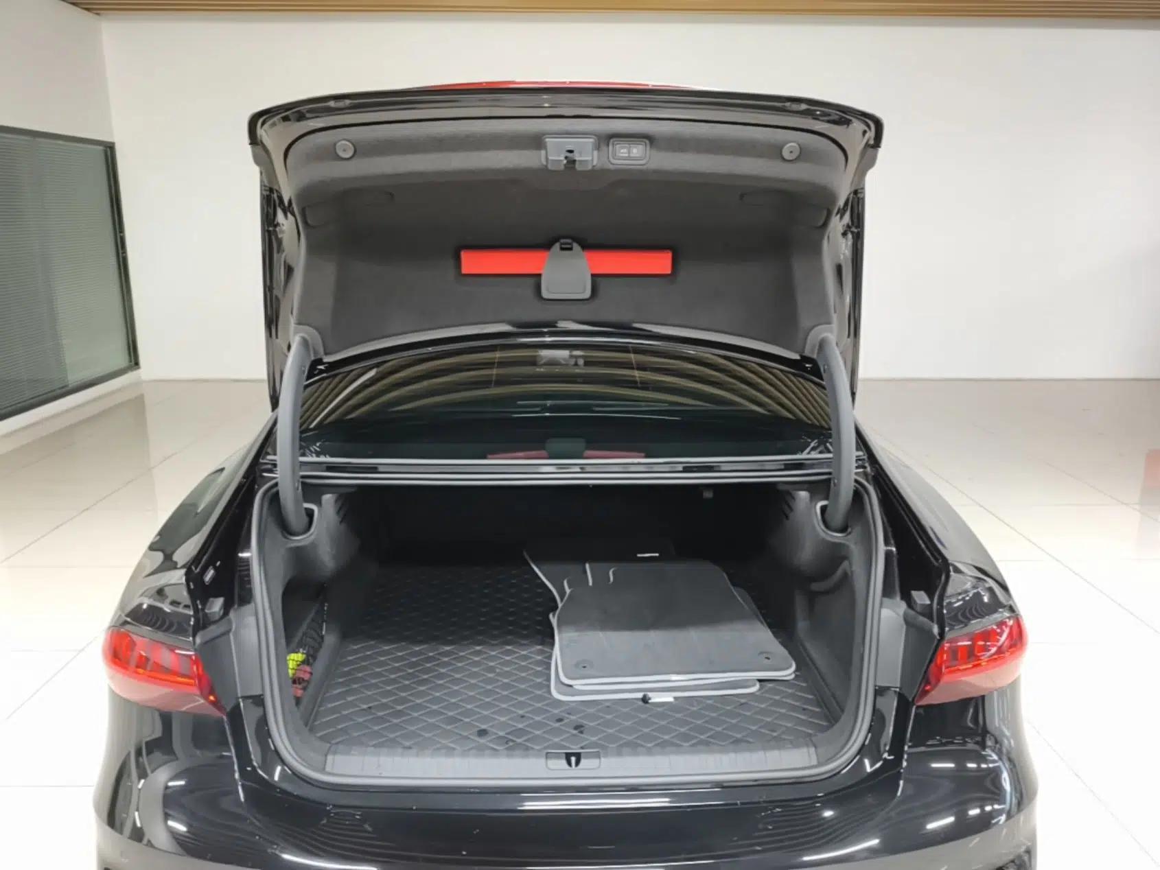Audi A7L 2024 45 TFSI quattro S-line Black Warrior Edition — миниатюра 22