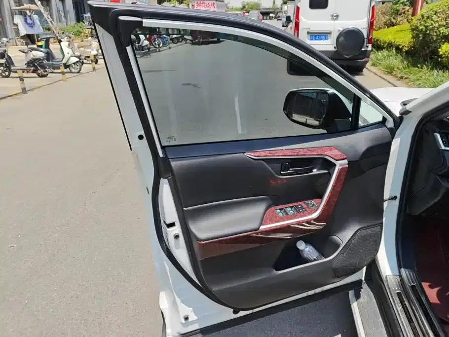 2022 Toyota RAV4 2.0L CVT 2WD Leading Edition — миниатюра 7