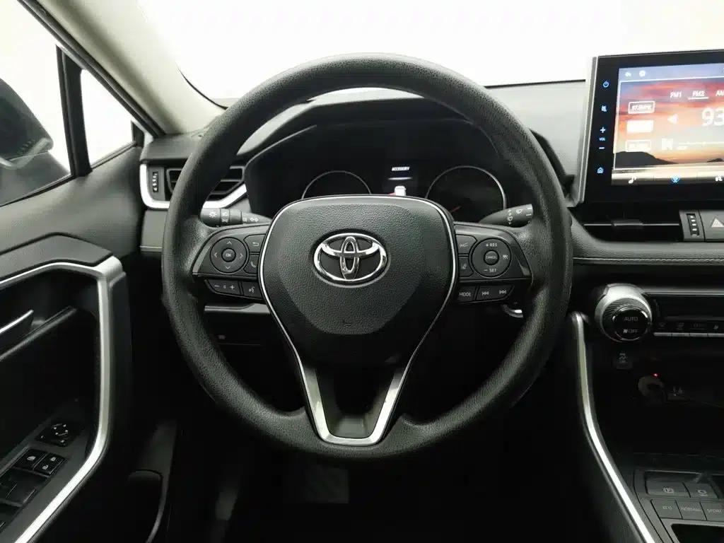 2020 Toyota RAV4 2.0L CVT 2WD Luxury Edition — миниатюра 11