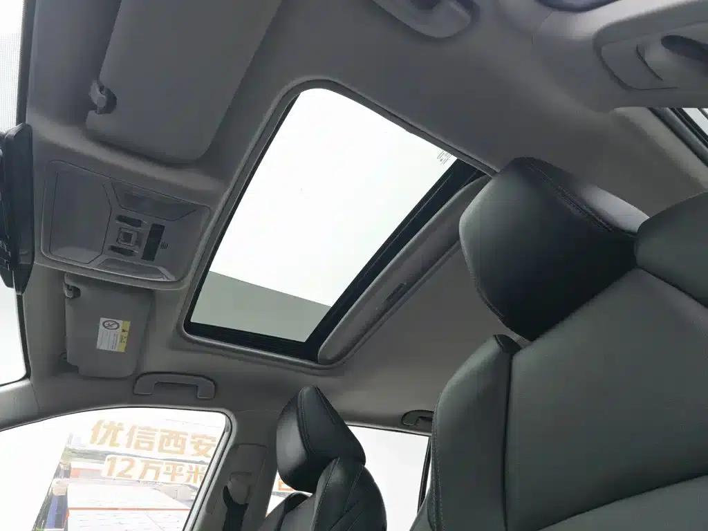 2020 Toyota RAV4 2.0L CVT 2WD Luxury Edition — миниатюра 14