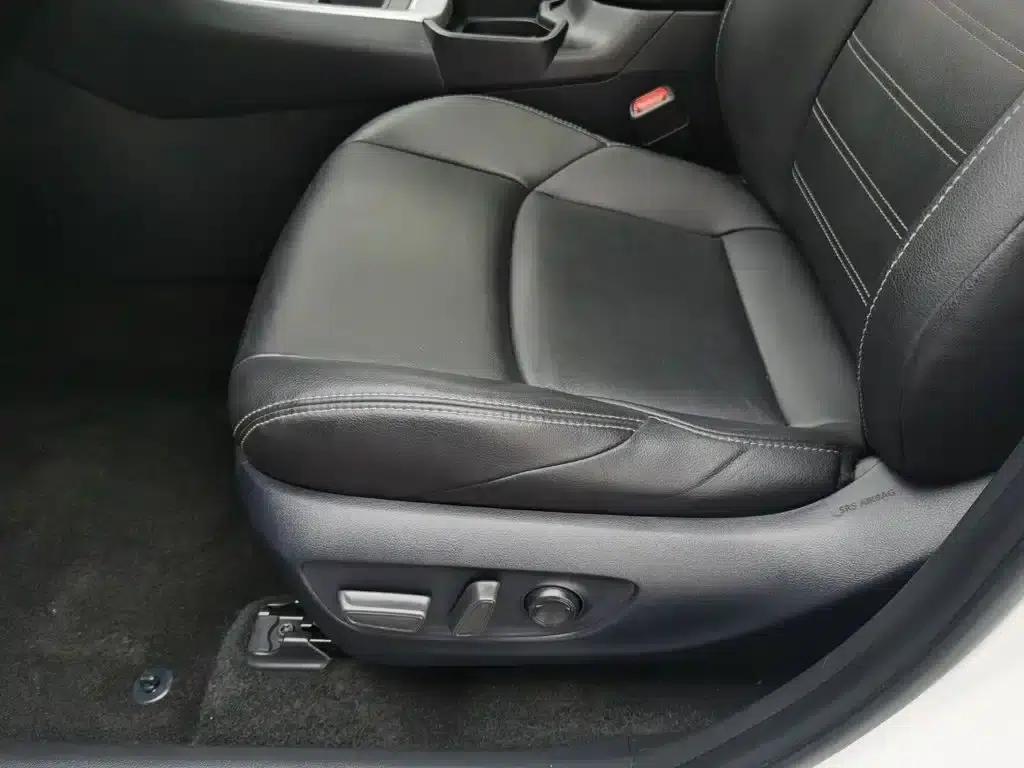 2020 Toyota RAV4 2.0L CVT 2WD Luxury Edition — миниатюра 20