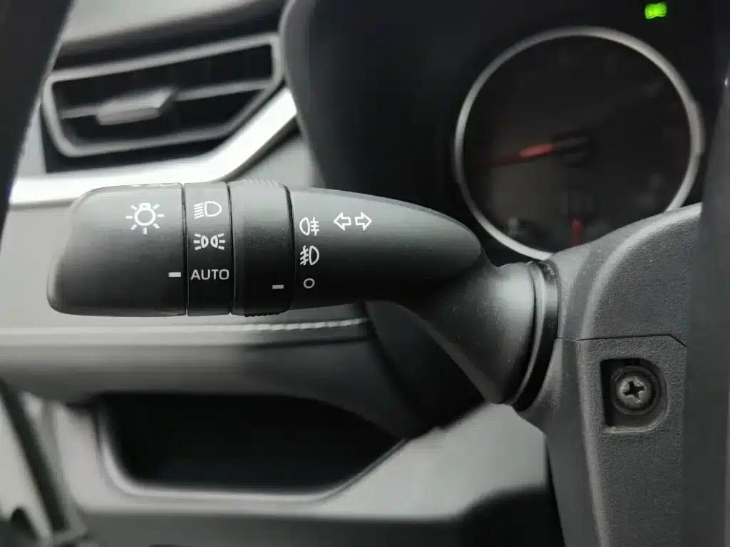 2020 Toyota RAV4 2.0L CVT 2WD Luxury Edition — миниатюра 21