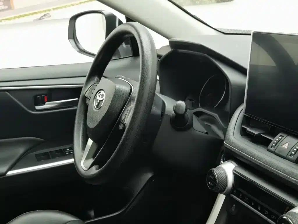 2020 Toyota RAV4 2.0L CVT 2WD Luxury Edition — миниатюра 22