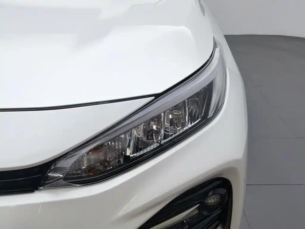 2020 Toyota RAV4 2.0L CVT 2WD Luxury Edition — миниатюра 7
