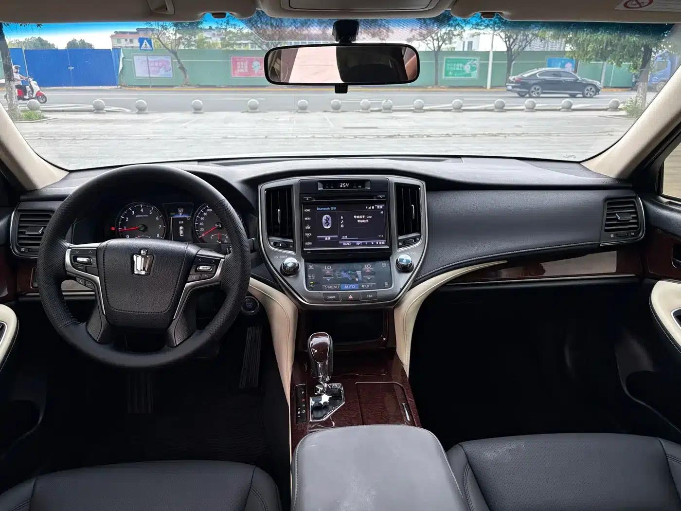 Crown 2018 2.0T Pioneer Edition — миниатюра 4