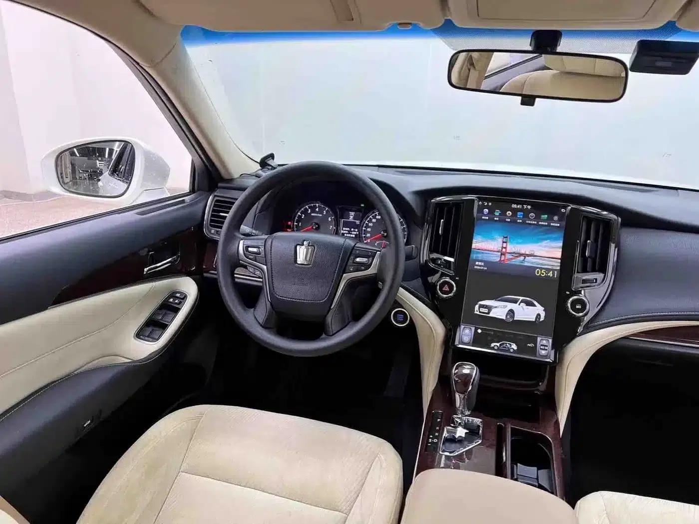 Crown 2018 2.0T Pioneer Edition — миниатюра 16