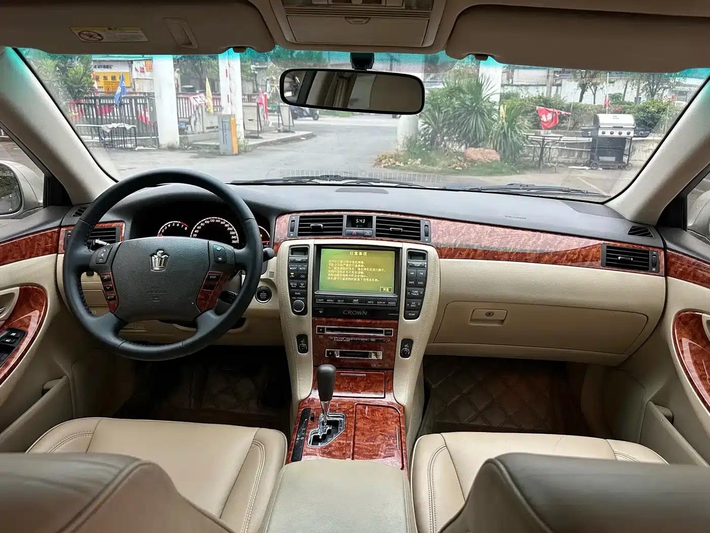 Crown 2005 3.0L Royal — миниатюра 17