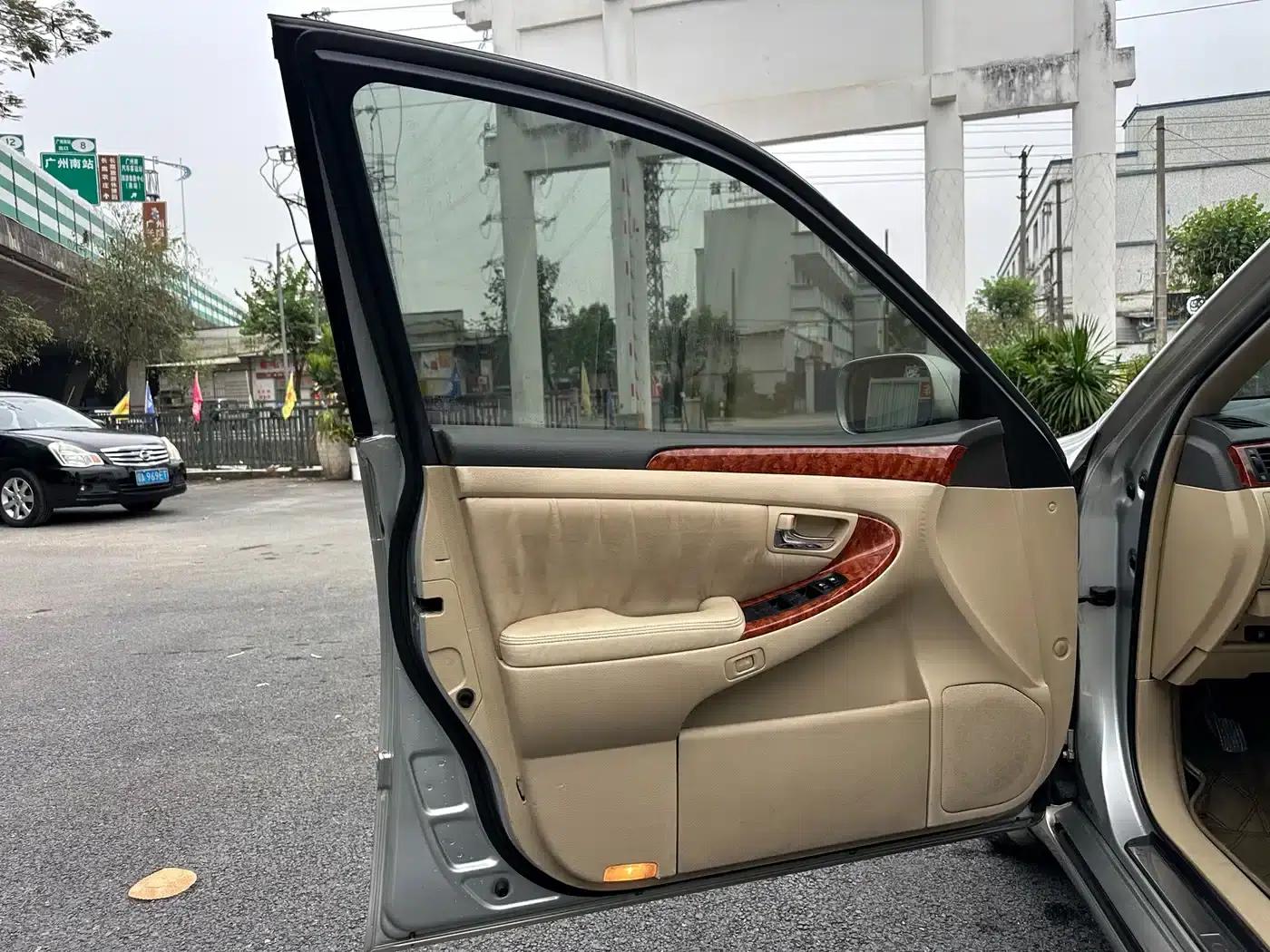 Crown 2005 3.0L Royal — миниатюра 8