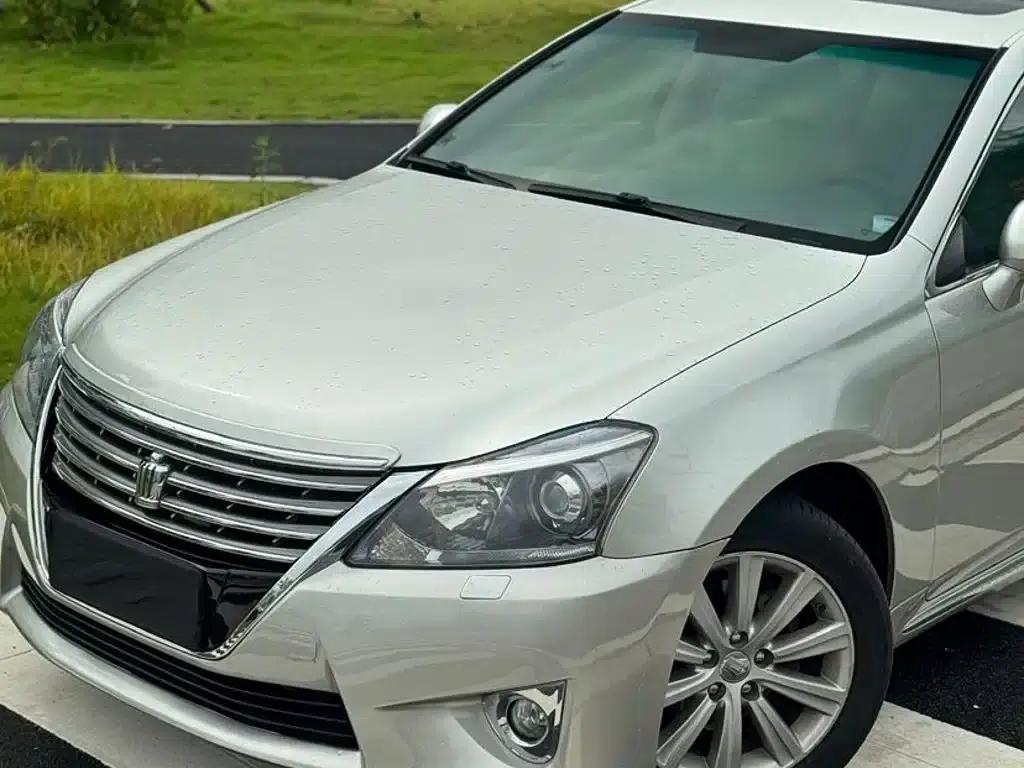 Crown 2011 2.5L Royal Leather Sunroof Special Edition — миниатюра 2