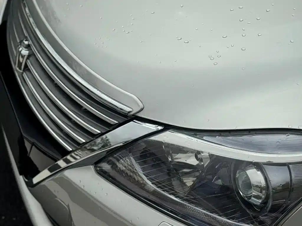 Crown 2011 2.5L Royal Leather Sunroof Special Edition — миниатюра 3