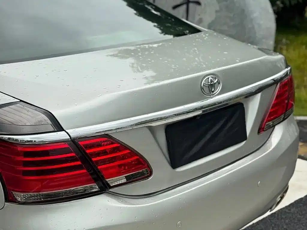 Crown 2011 2.5L Royal Leather Sunroof Special Edition — миниатюра 4
