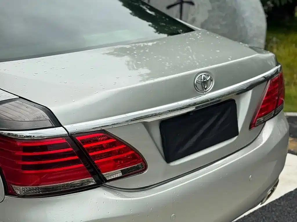 Crown 2011 2.5L Royal Leather Sunroof Special Edition — миниатюра 6