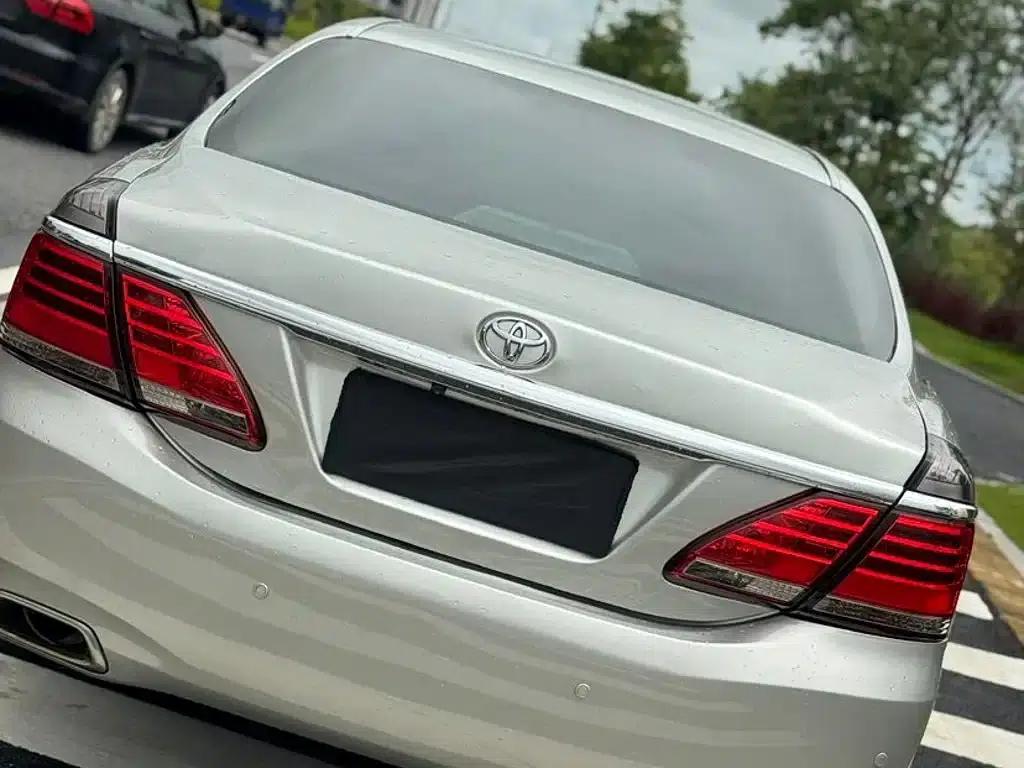 Crown 2011 2.5L Royal Leather Sunroof Special Edition — миниатюра 7