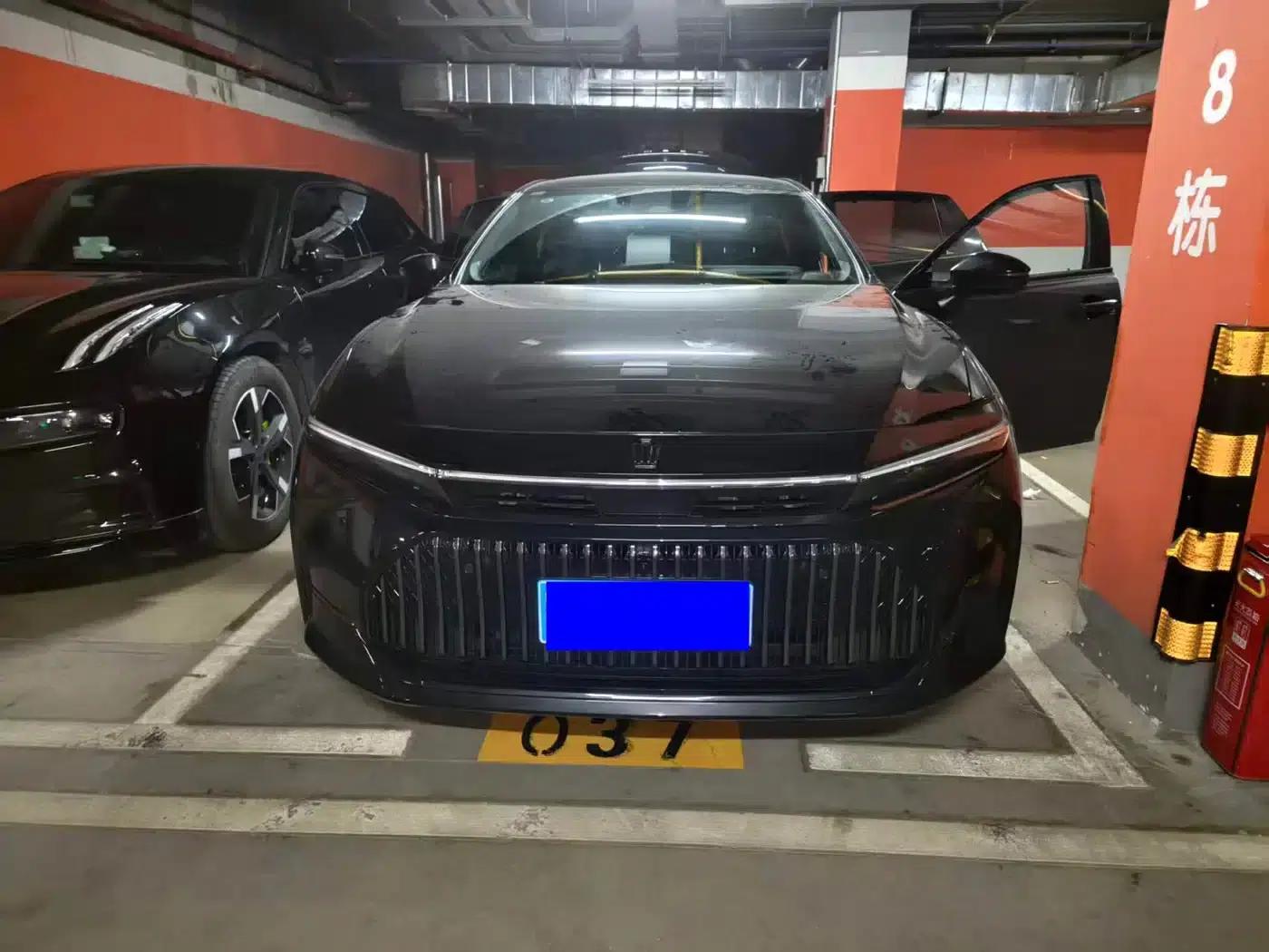 2024 Crown Imported Model 2.5L Supreme Edition — миниатюра 2