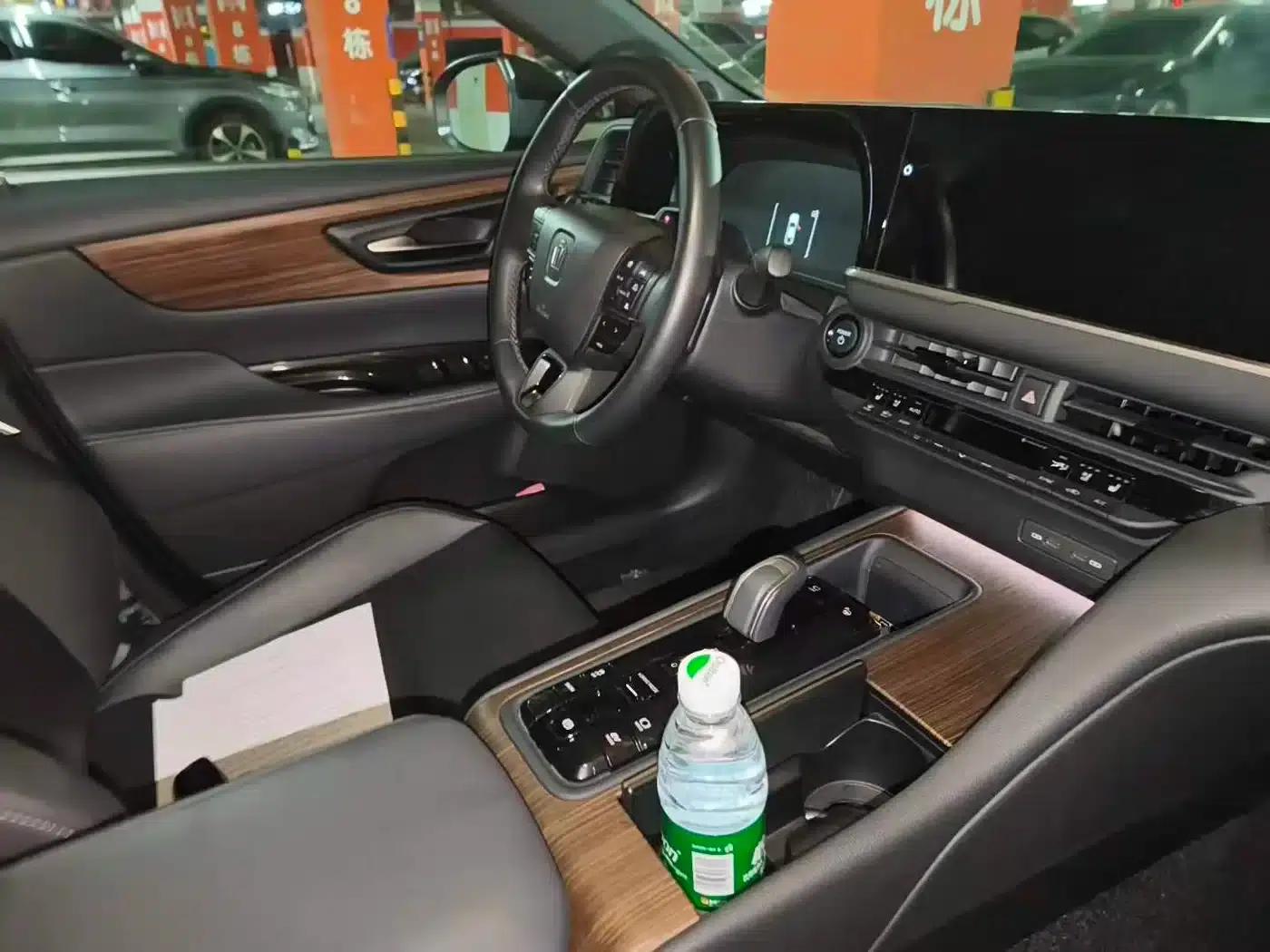2024 Crown Imported Model 2.5L Supreme Edition — миниатюра 8