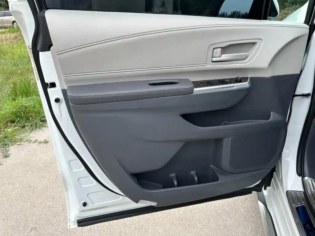 2023 Grevia 2.5L Hybrid Luxury Edition — миниатюра 13