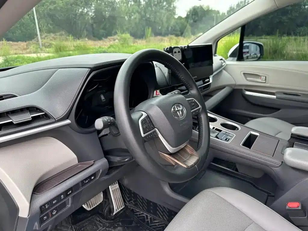 2023 Grevia 2.5L Hybrid Luxury Edition — миниатюра 14