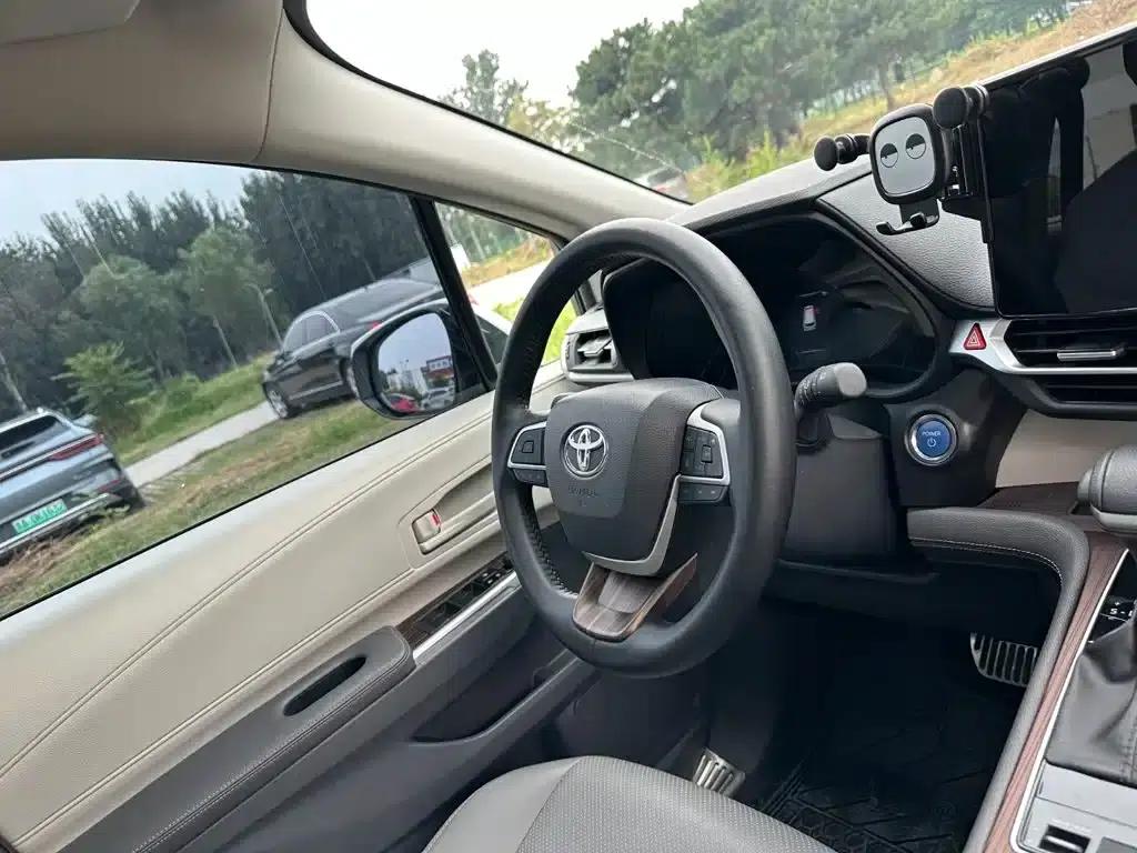 2023 Grevia 2.5L Hybrid Luxury Edition — миниатюра 17