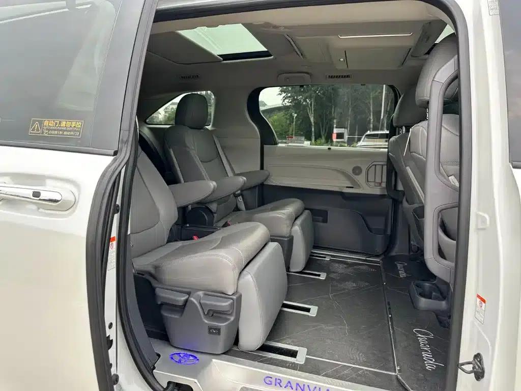2023 Grevia 2.5L Hybrid Luxury Edition — миниатюра 19