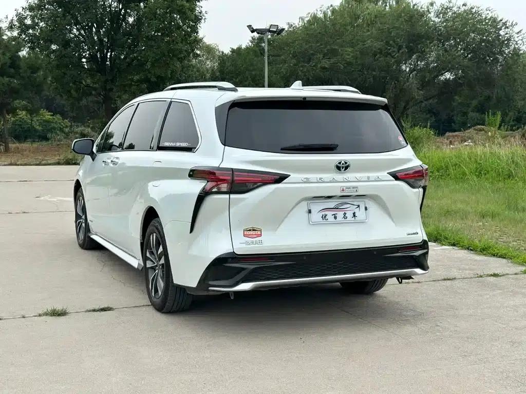 2023 Grevia 2.5L Hybrid Luxury Edition — миниатюра 4