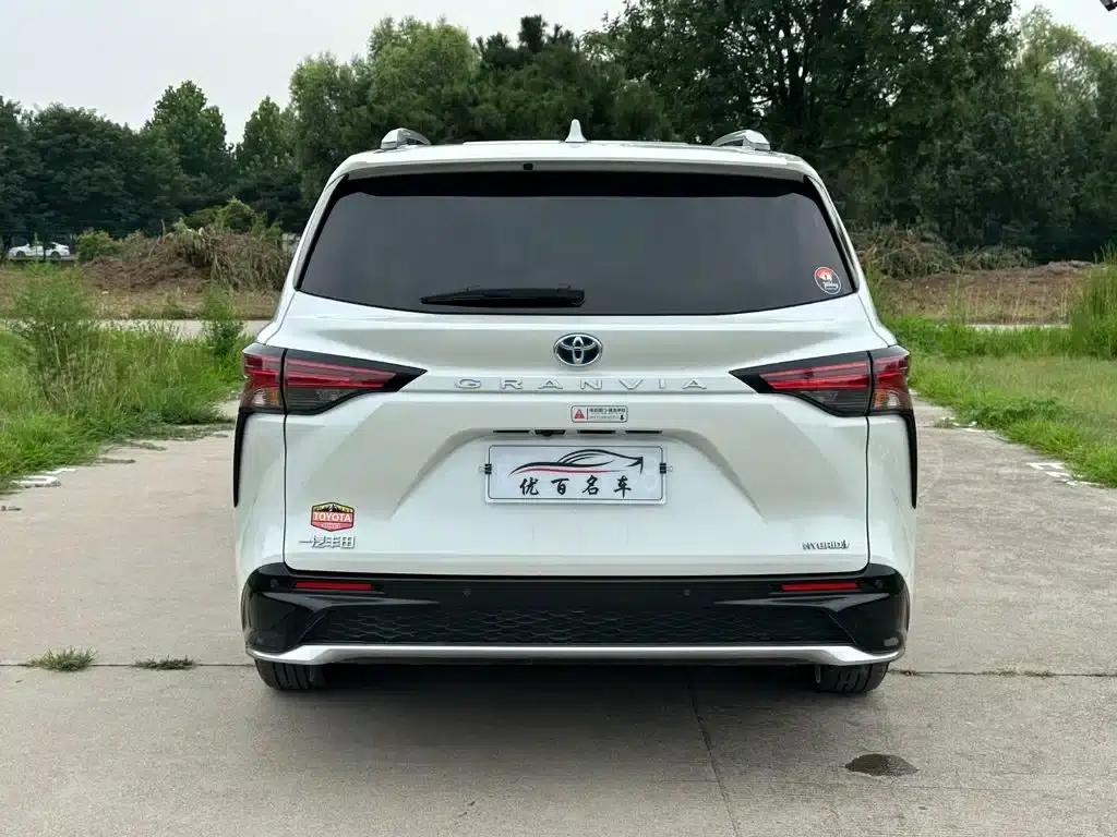 2023 Grevia 2.5L Hybrid Luxury Edition — миниатюра 5