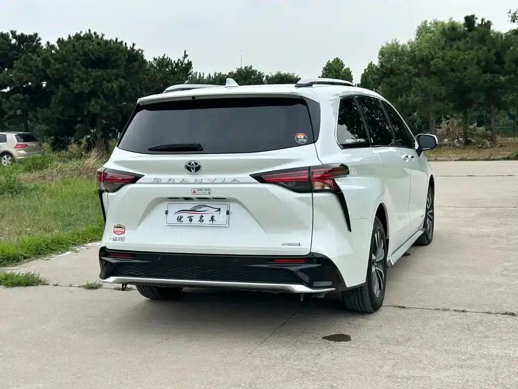 2023 Grevia 2.5L Hybrid Luxury Edition — миниатюра 6