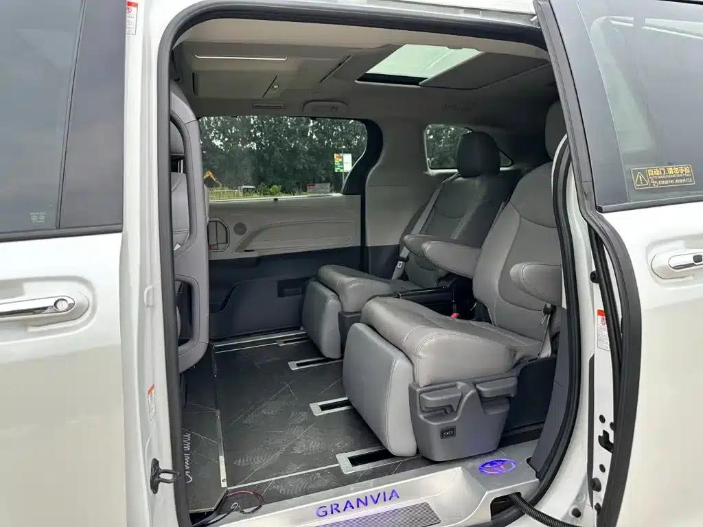 2023 Grevia 2.5L Hybrid Luxury Edition — миниатюра 10