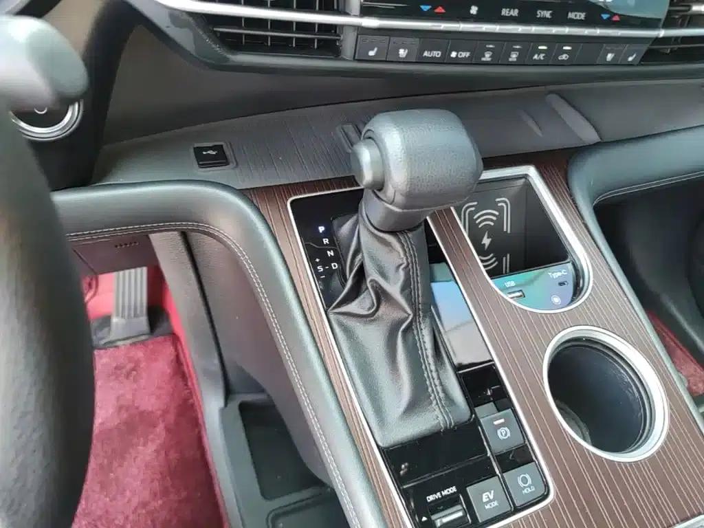 2024 Grevia 2.5L Hybrid Luxury Edition — миниатюра 14