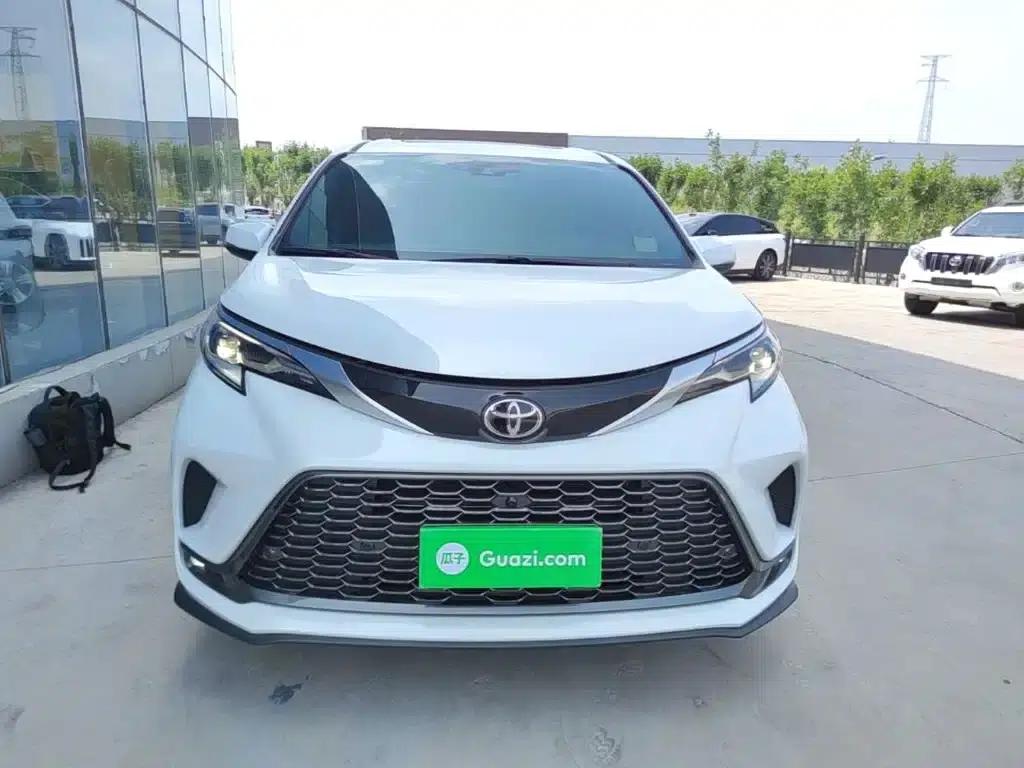 2024 Grevia 2.5L Hybrid Luxury Edition — миниатюра 3